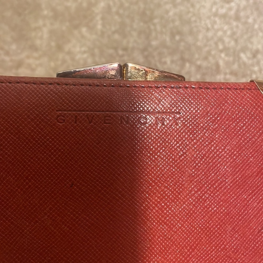 RED GIVENCHY KISS LOCK WALLET - Picture 8 of 16